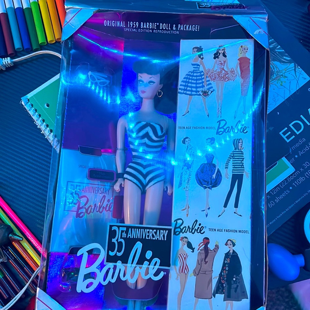 RARE 35th ANNIVERSARY BARBIE DOLL OLD